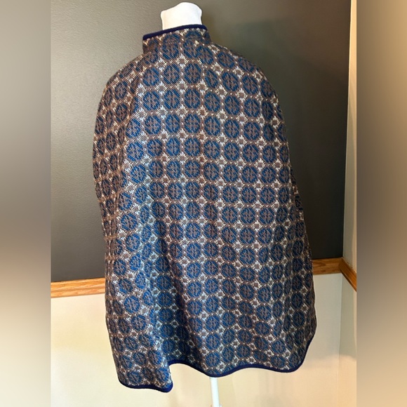 Welsh Woolens Wool Cape Cloak One Size Wales Tapestry - Picture 3 of 6